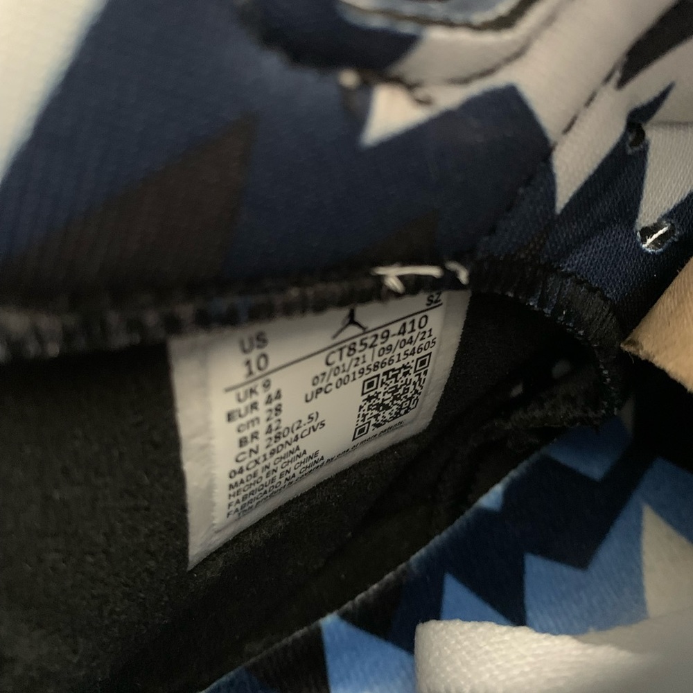 Air Jordan 6 "UNC Retro" - Picture 7 of 8